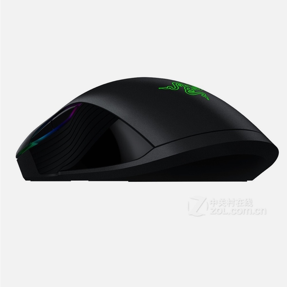 Razer Black Mouse with Vibrant Green Accents - Picture 3 of 9
